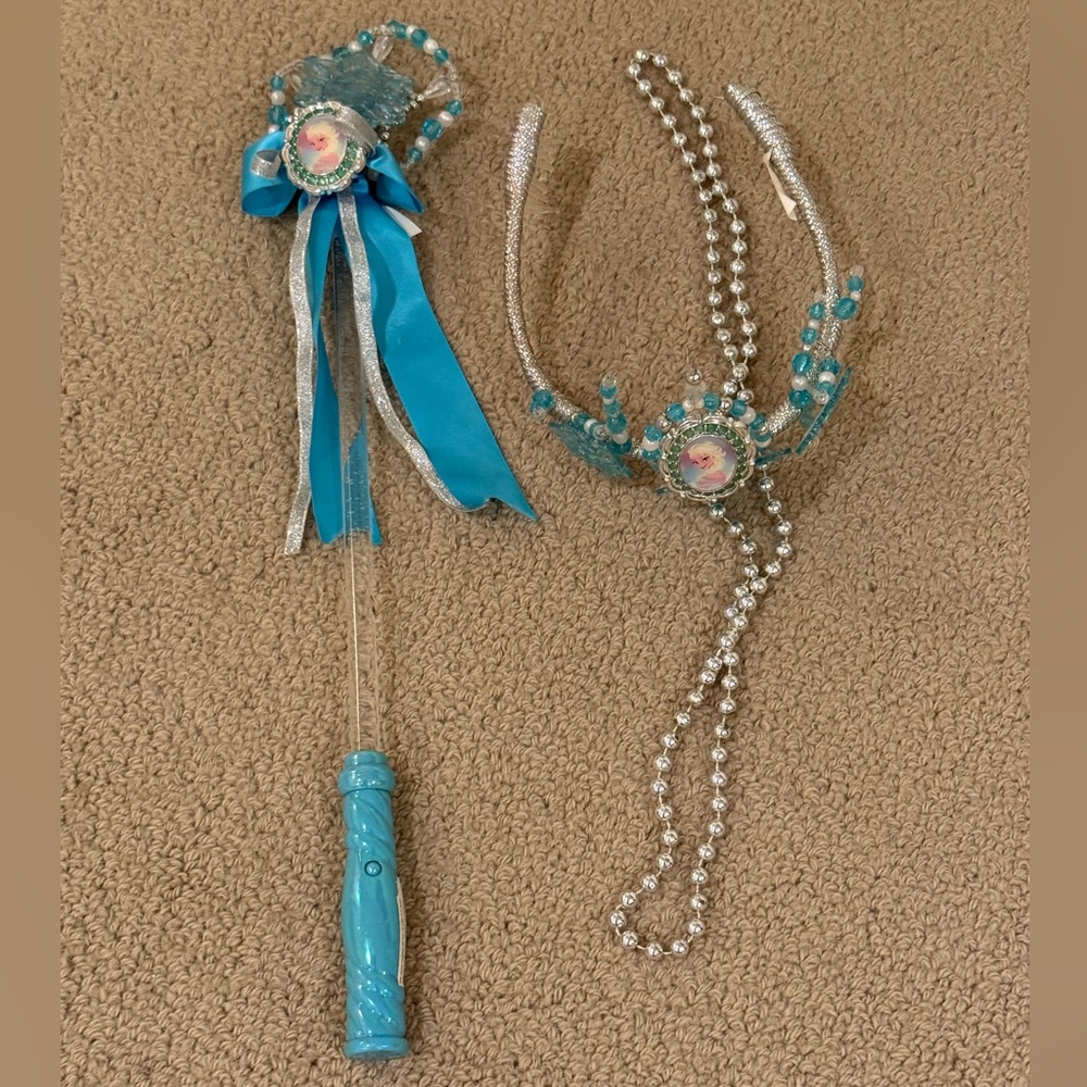 Light up Disney Elsa wand, tiara & beads.
